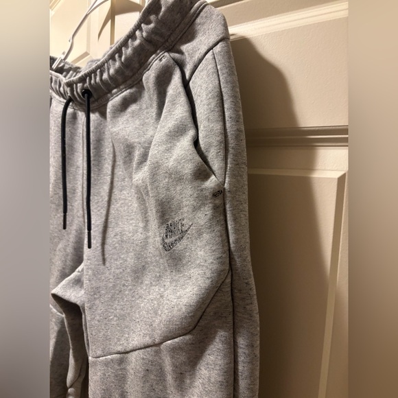 Nike tech fleece sweatpants, men’s size medium - Picture 2 of 6